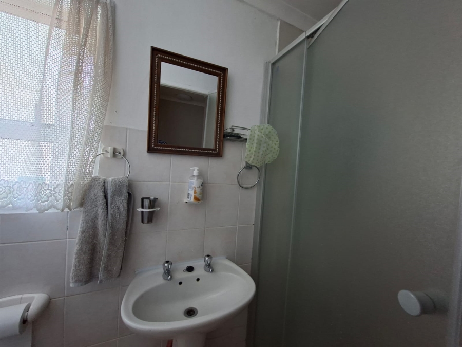 2 Bedroom Property for Sale in Hartenbos Central Western Cape